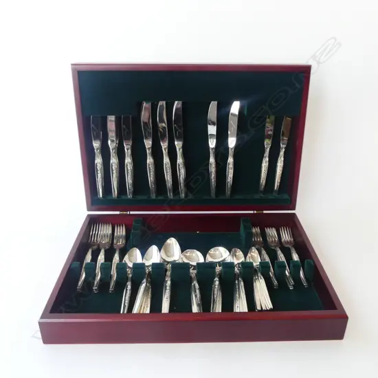 CUTLERY CANTEEN: GROSVENOR GAYE EPNS