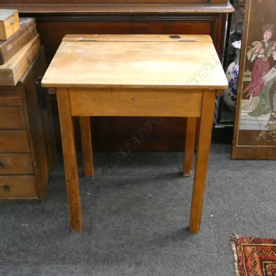 KAURI SCHOOL DESK w. HINGED TOP 610x500x680mm