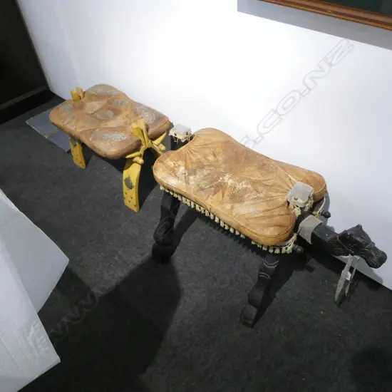 2 CAMEL STOOLS L.800mm