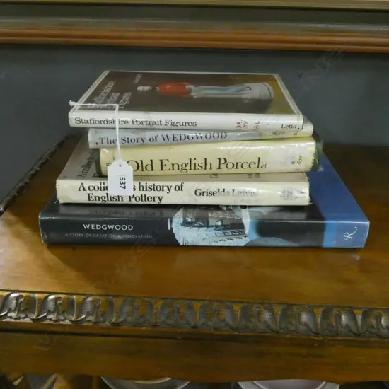 5 BOOKS; ANTIQUE CERAMICS INTEREST / WEDGWOOD