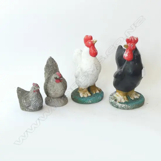 2 PAINTED CONCRETE GARDEN ROOSTERS H.320mm + 2 CHICKENS