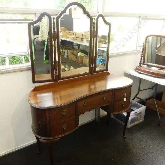 5 DRAWER 3 FOLD MIRROR BACK DRESSING TABLE 1250x450x1510mm