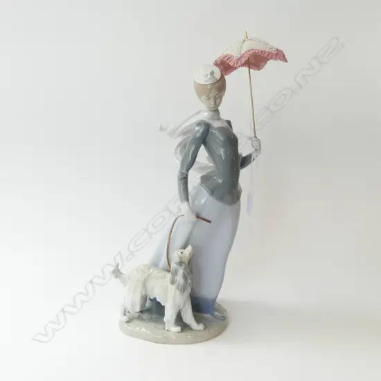 LLADRO FIGURINE H.400mm Small piece of lace missing on parasol.