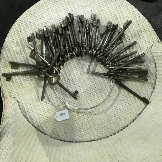 LARGE KEYRING w. KEYS Dia.150mm