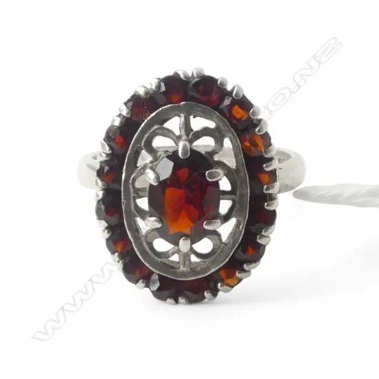 STG SILVER & GARNET RING, LONDON 1976 4.37gms SIZE O
