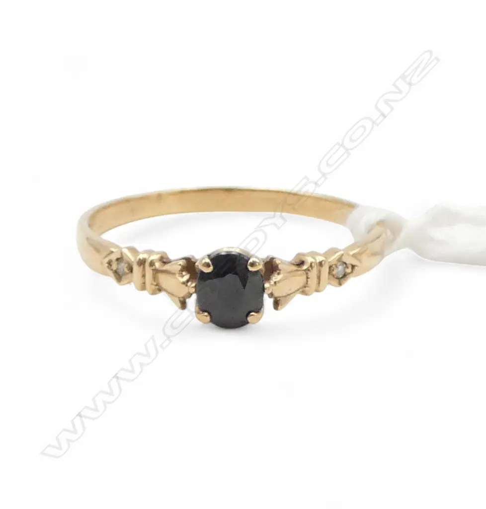 9ct GOLD & SAPPHIRE RING 1.6gms SIZE T1/2 Image 1++