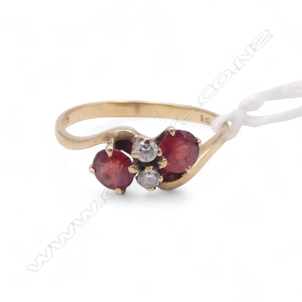 9ct GOLD & GARNET/ CZ DRESS RING 2gms SIZE Q Image 1++