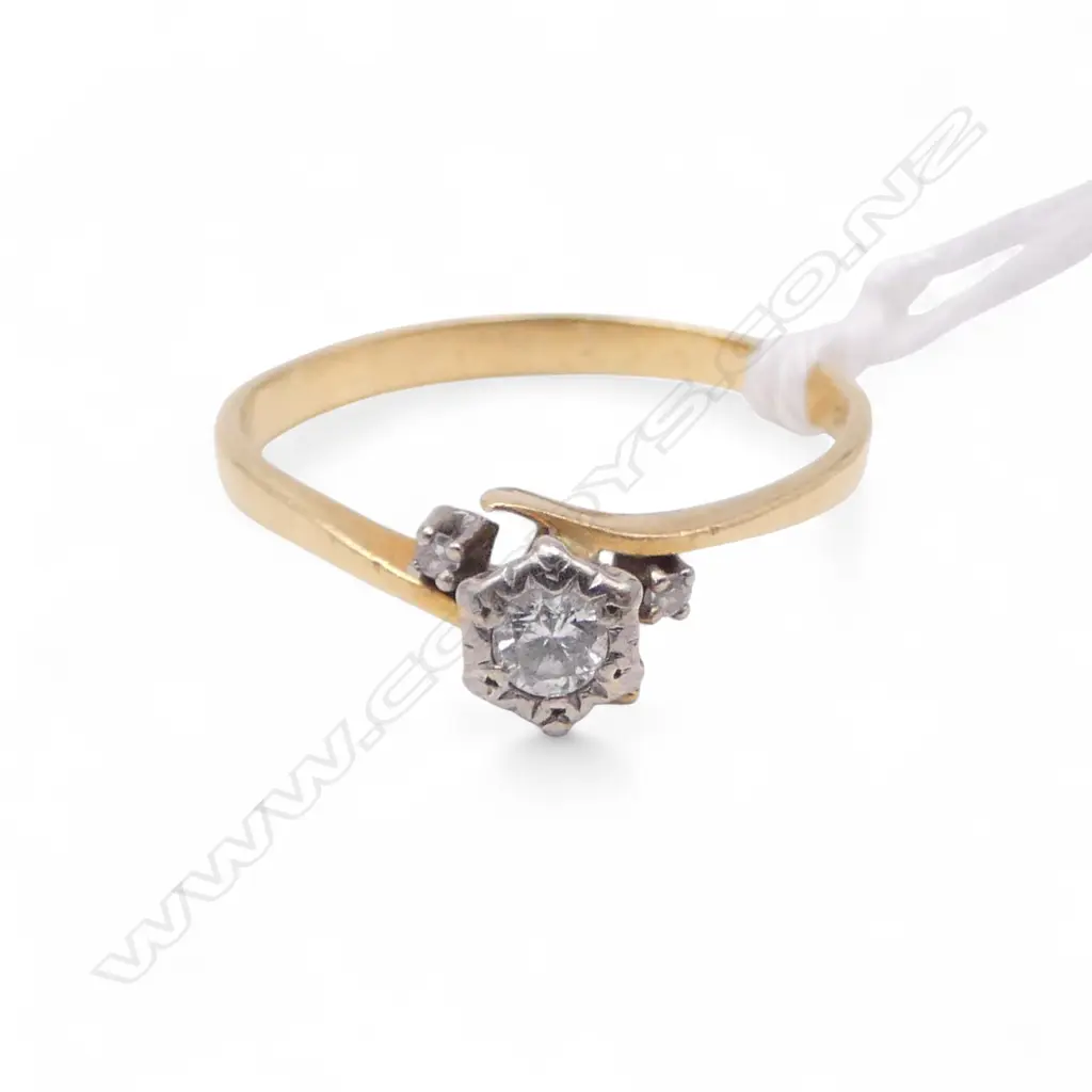18ct gold & solitaire diamond ring  illusion set mount 2.34gms SIZE R Image 1++