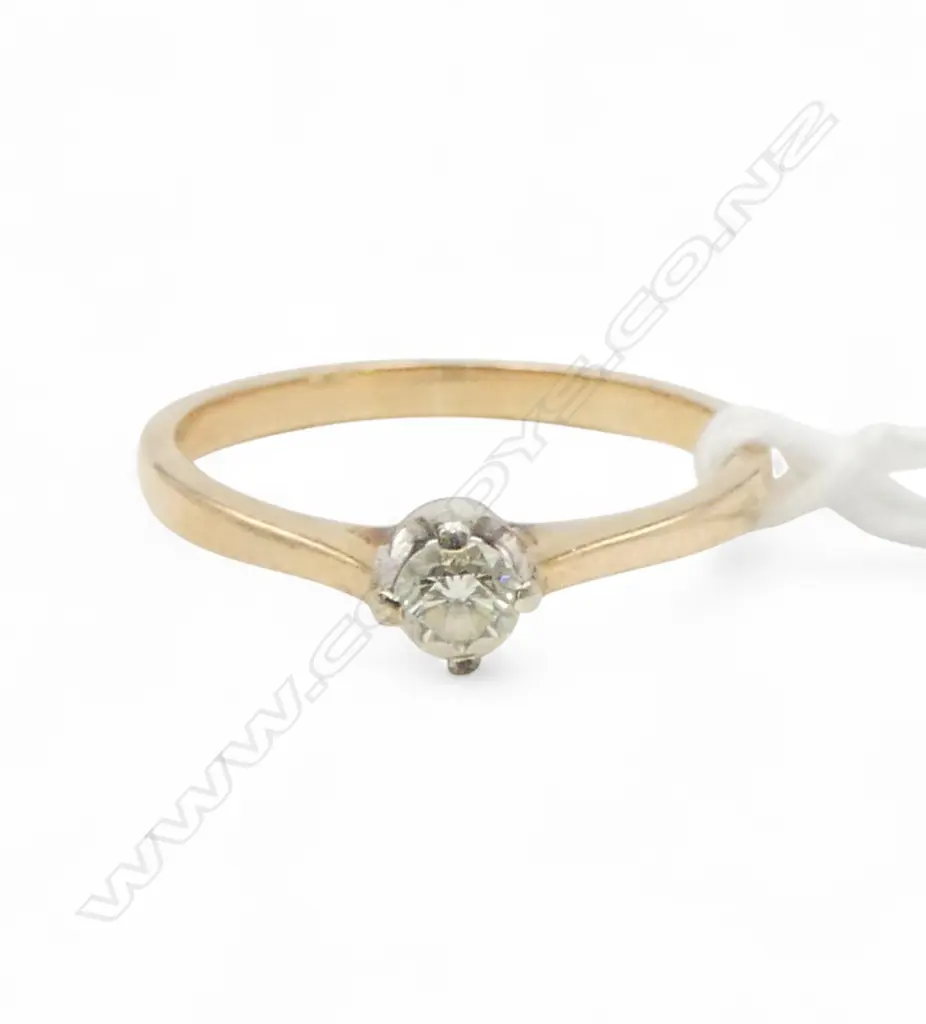 9CT GOLD AND DIAMOND SOLITAIRE RING 0.20ct 1.81gms size O Image 1++