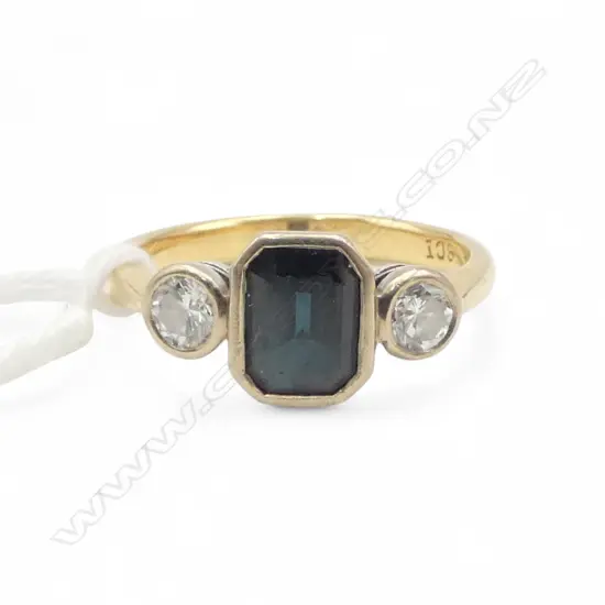 18ct DIAMOND & BLACK SAPPHIRE RING, 4.10gms SIZE O