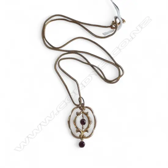 9CT GARNET PENDANT ON 9ct SNAKE LINK CHAIN NECKLACE, 4.3gms L.510mm