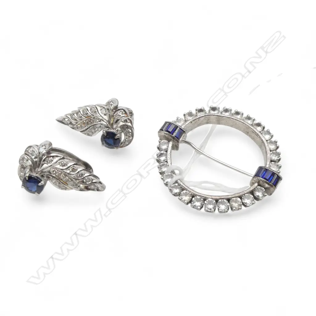 DECO STYLE BROOCH 30mm dia & PR CLIP ON EARRINGS SAPP/ DIAMOND 1 stone missing Image 1++