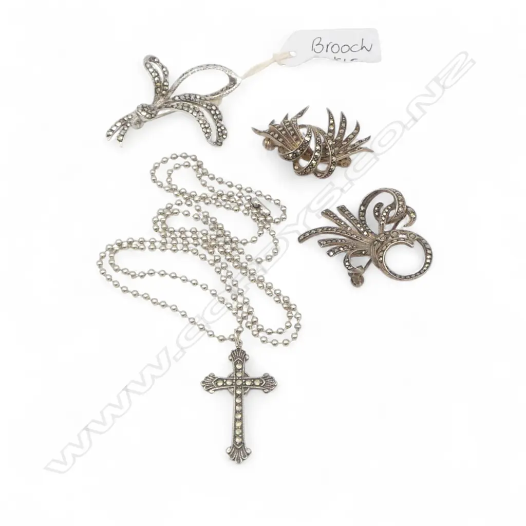 STG SILVER CROSS ON CHAIN + 3 MARCASITE BROOCHES Image 1++