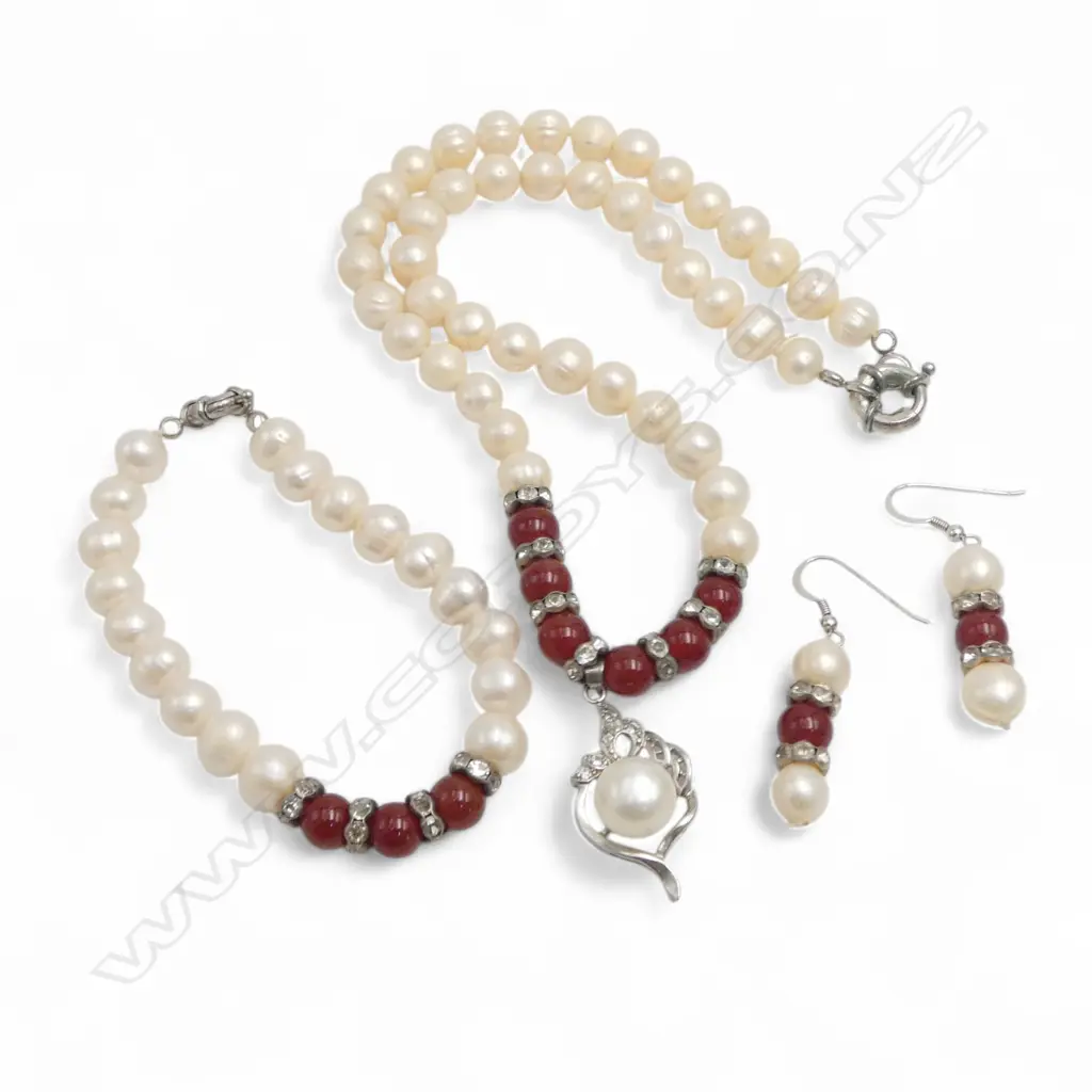 FRESHWATER PEARL AND CARNELIAN NECKLACE/BRACELET/EARRINGS Image 1++