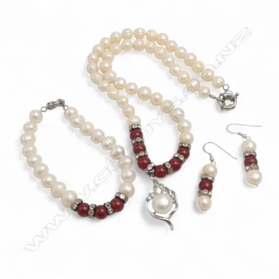 FRESHWATER PEARL AND CARNELIAN NECKLACE/BRACELET/EARRINGS