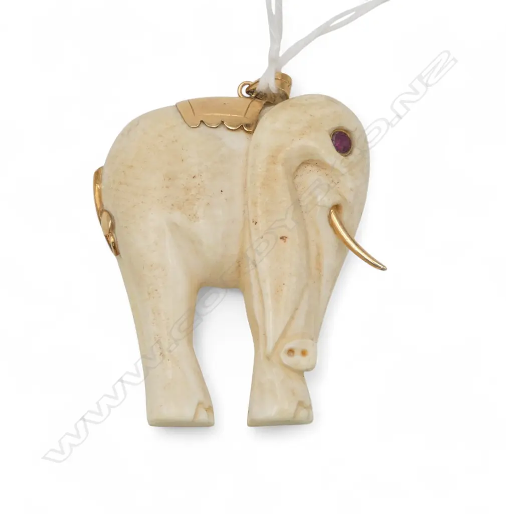 CARVED IVORY & 14ct GOLD ELEPHANT PENDANT H.46mm Image 1++