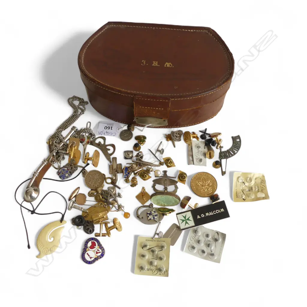 ASST. BADGES & CUFFLINKS ETC IN LEATHER CASE W.210mm Image 1++