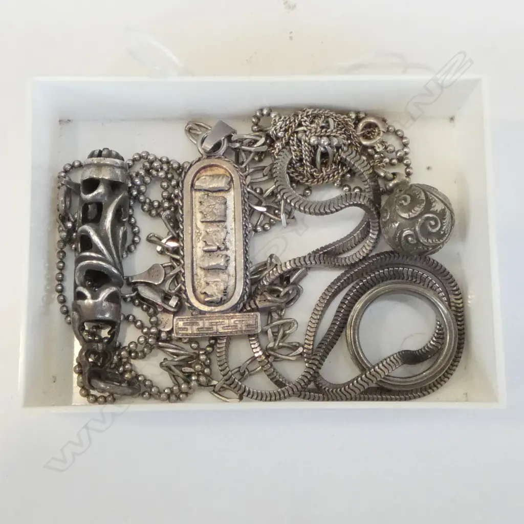 4 SILVER PENDANT NECKLACES 55.57gm Image 1++