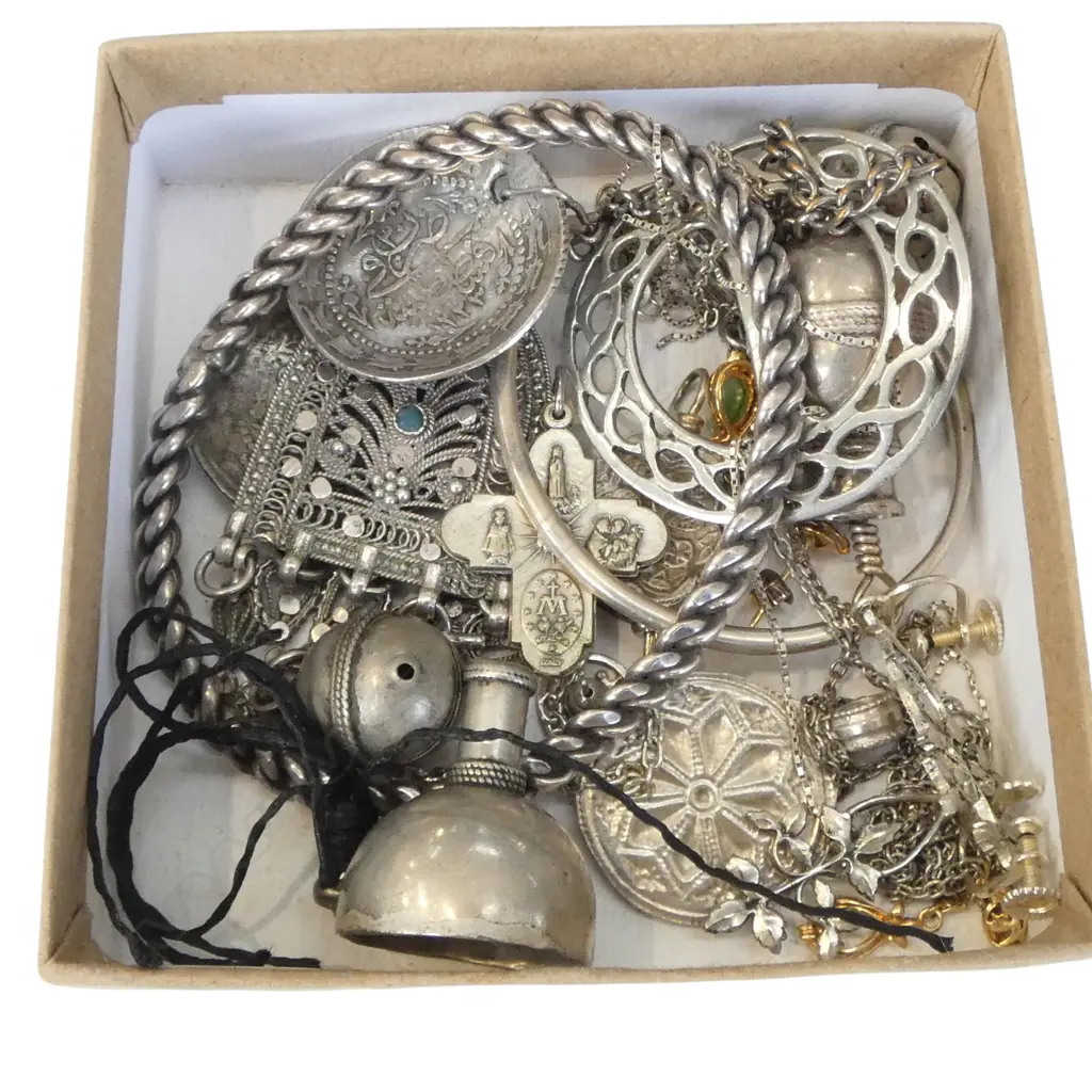 ASST. ETHNIC JEWELLERY, SOME SILVER & GOLD? 3gms Image 1++