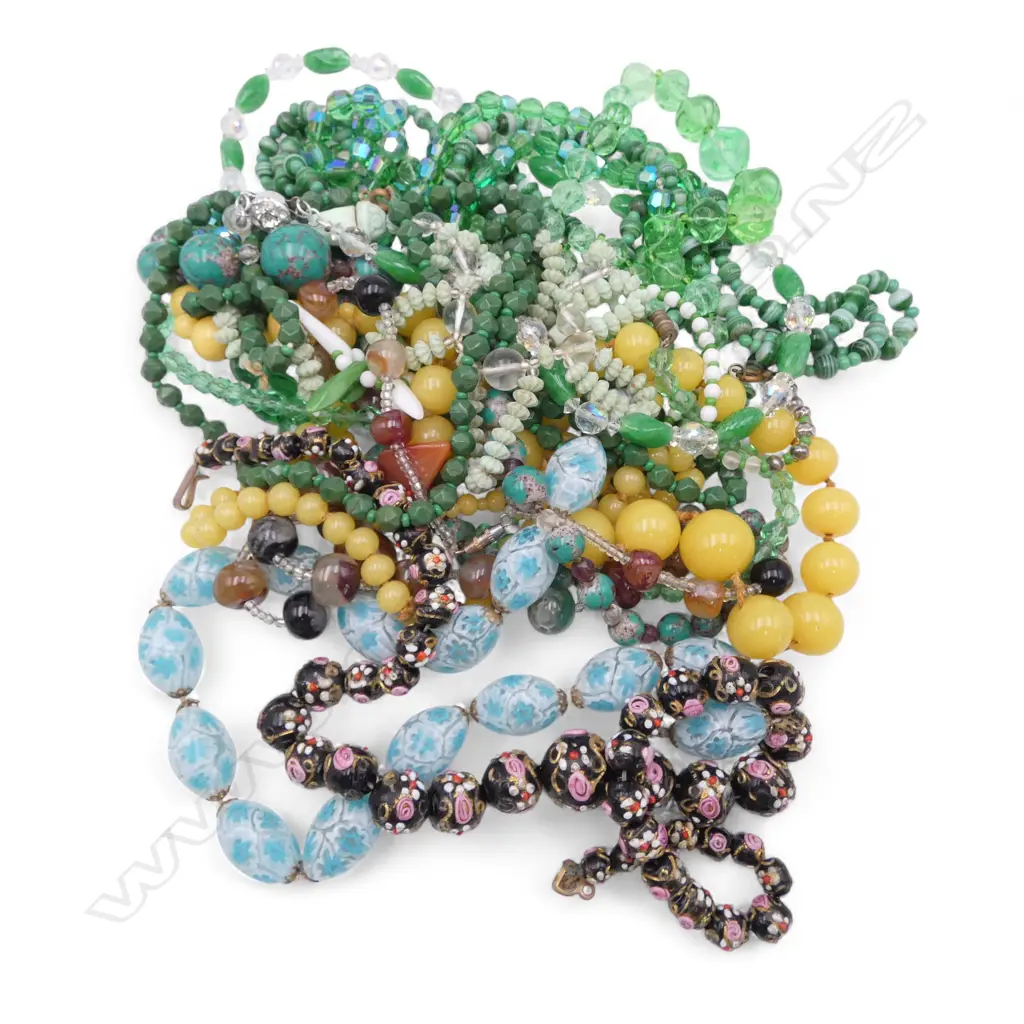 LGE BAG VINTAGE GLASS BEADS Image 1++