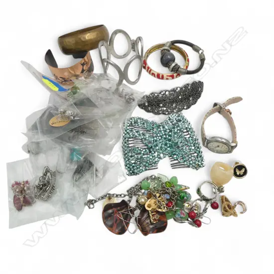 ASST. COSTUME JEWELLERY; RINGS, CUFF LINKS, EARRINGS, etc