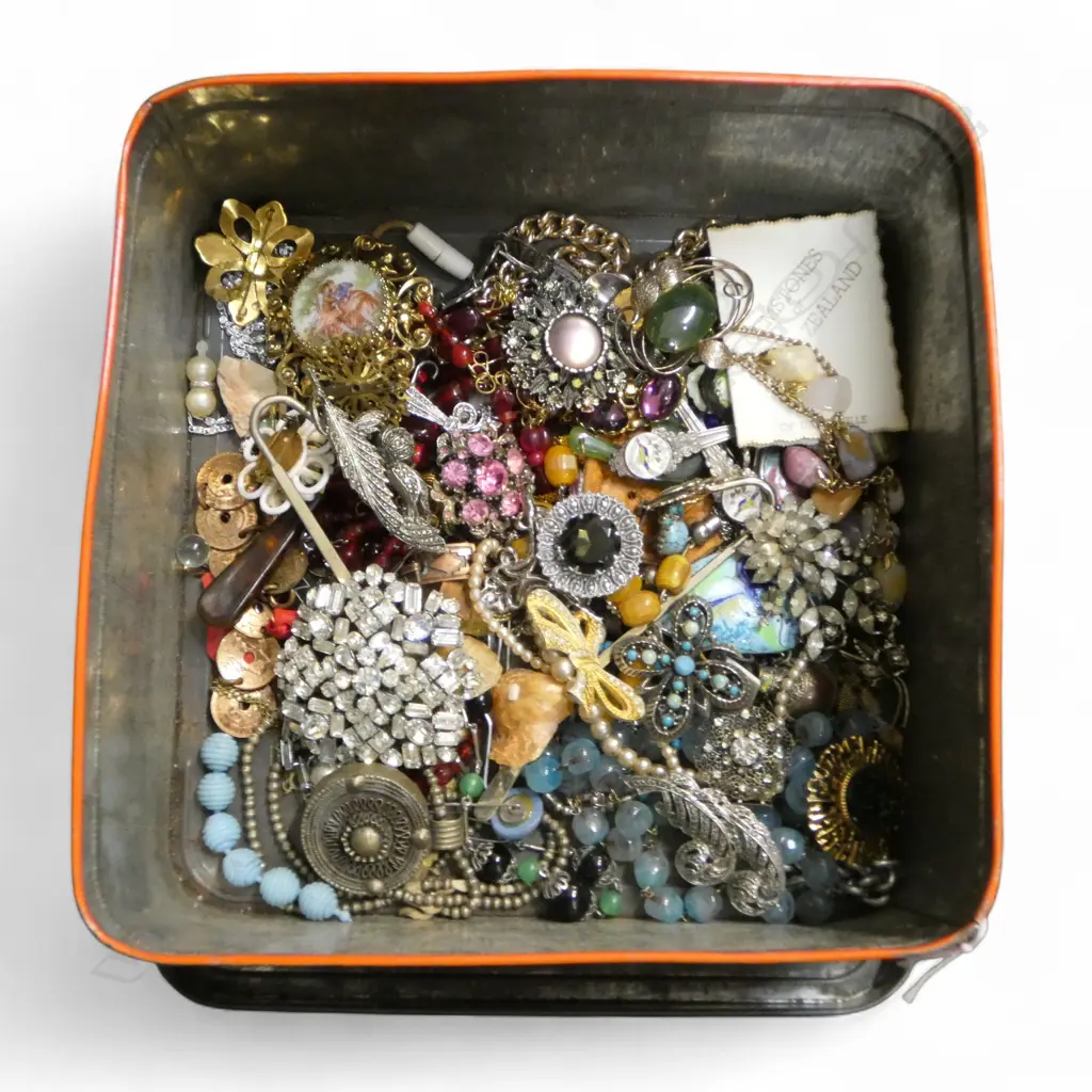 COSTUME JEWELLERY Image 1++