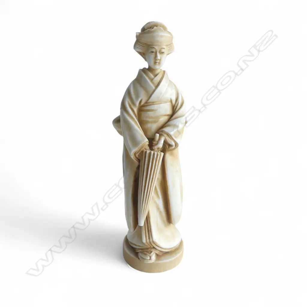 JAPANESE 'IVORY' COLOURED PORCELAIN GEISHA FIGURE H.255mm Image 1++