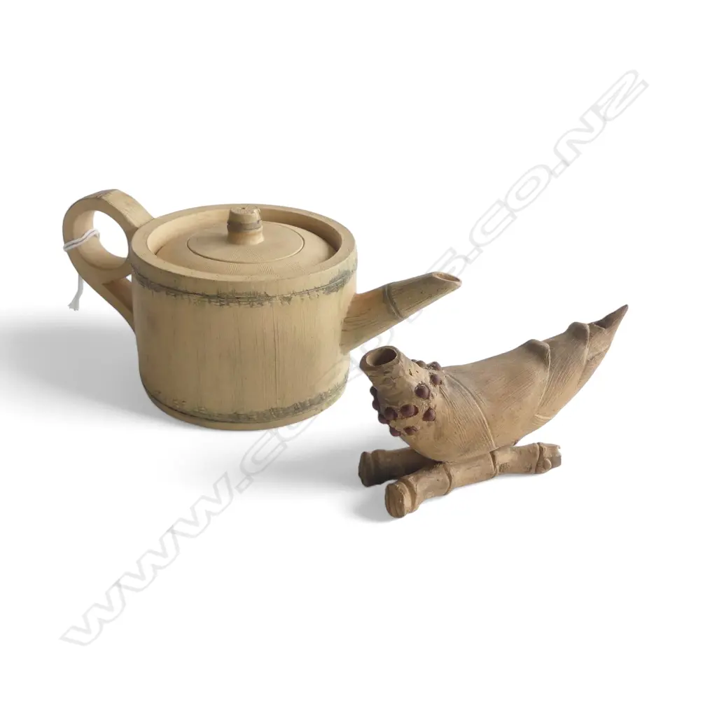 YIXING TEAPOT + CHINESE POTTERY ORNAMENT L.95mm Image 1++