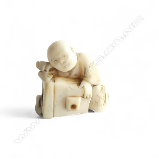 IVORY NETSUKE FIGURE SIGNED