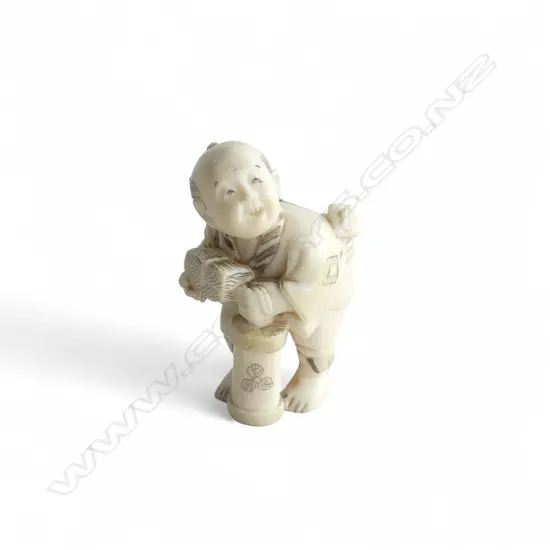 IVORY NETSUKE FIGURE SIGNED 