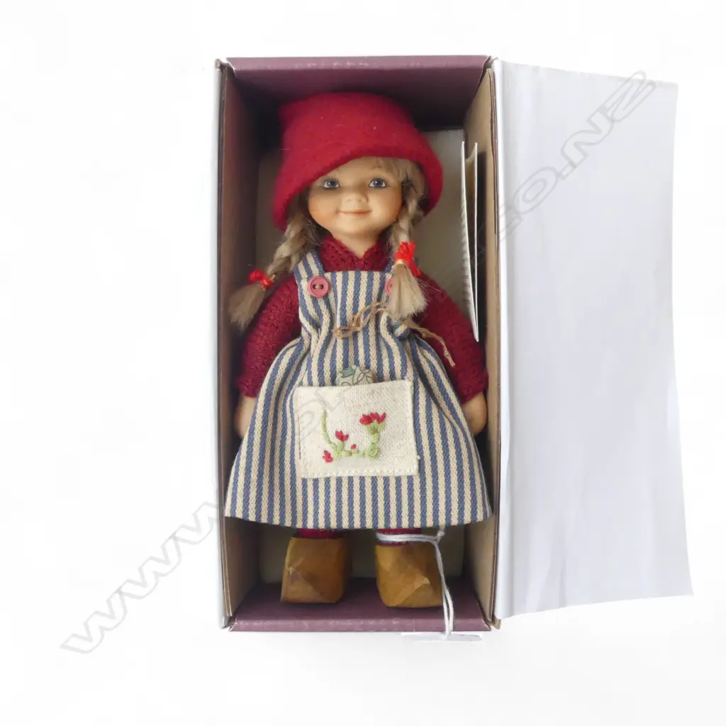 HANDCRAFTED DANISH PORCELAIN DOLL & WIND-UP MUSICAL PORCELAIN FIGURINE, H.180mm Image 1++
