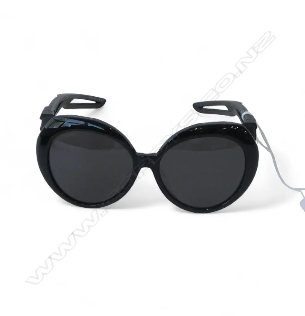 PR BALENCIAGA SUNGLASSES, CASED Image 1++