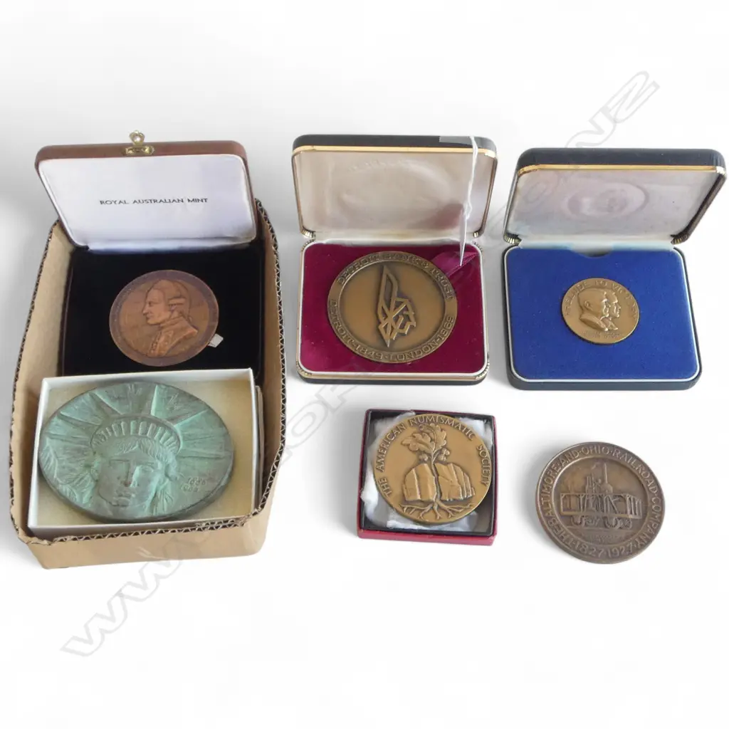 Collection of 6 LARGE BRONZE NUMISMATIC COMMEMORATIVE PLAQUES/MEDALLIONS: NZ + USA ETC Image 1++