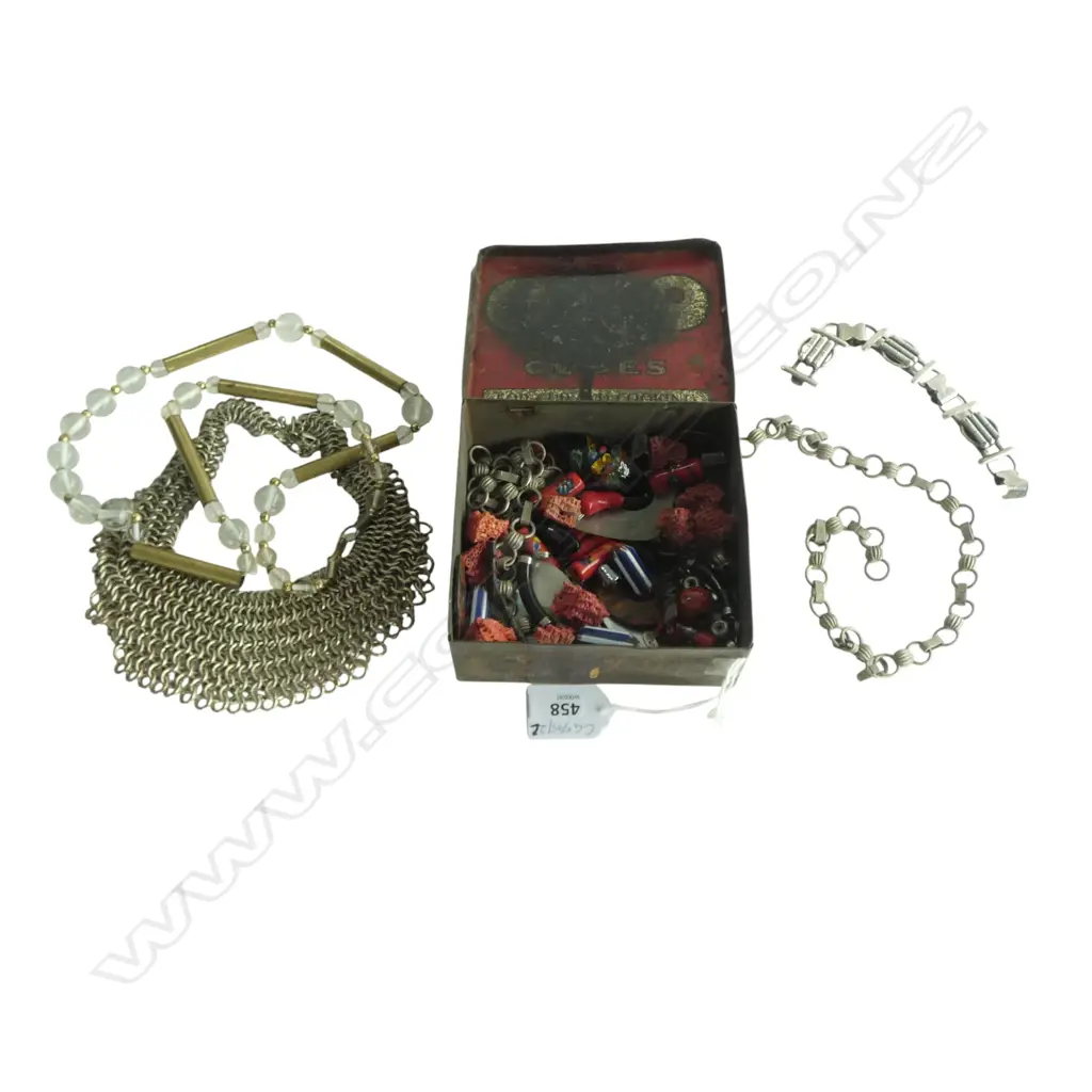 OLD OXO TIN w. ASST. JEWELLERY Image 1++