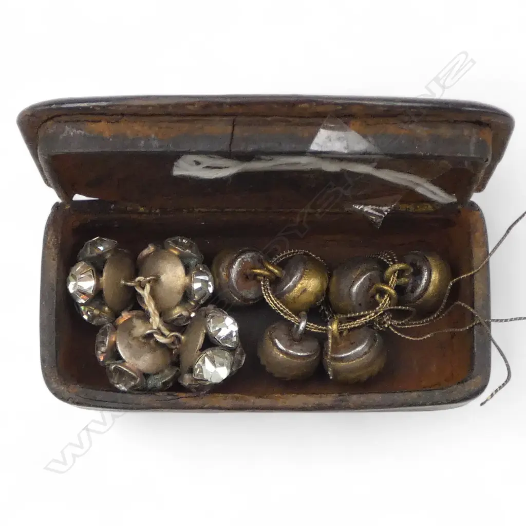 VICTORIAN BUTTONS, 6 BRASS & 4 CRYSTAL in ENAMEL SNUFF BOX Image 1++