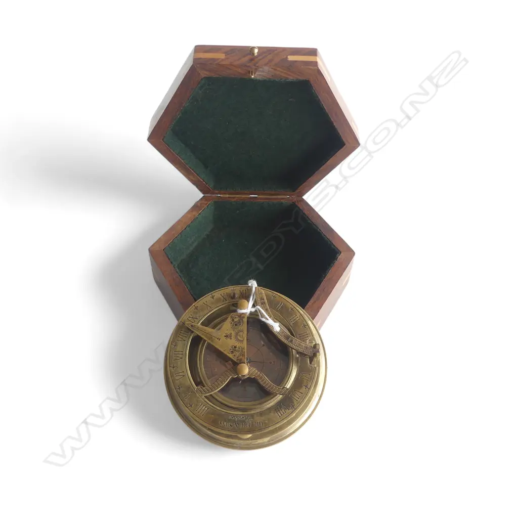 REPRODUCTION BRASS SUNDIAL COMPASS in hardwood hexagonal box Image 1++