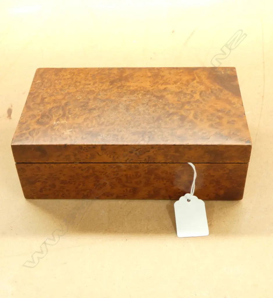 COLONIAL BURR TOTORA BOX Image 1++