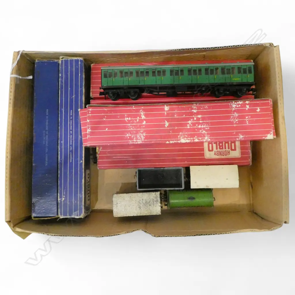 TRAY OF 10 HORNBY DUBLO RAILWAY CARRIAGES Image 1++