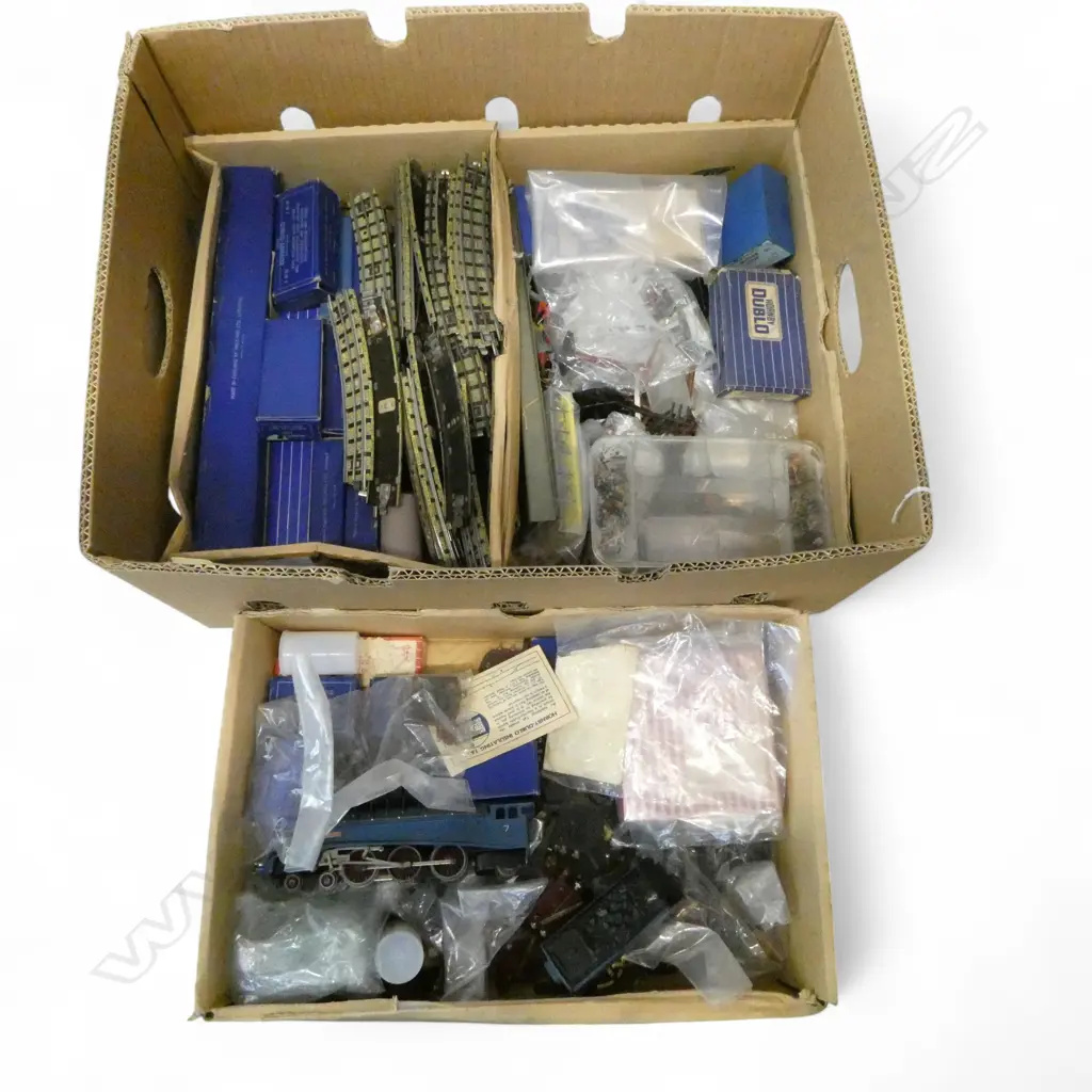 BOX OF HORNBY DUBLO ELECTRIC RAILS POINTS ENGINE & TENDER ETC Image 1++