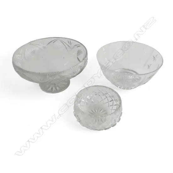 3 VARIOUS CUT CRYSTAL BOWLS lgest w pedestal base Dia.225mm