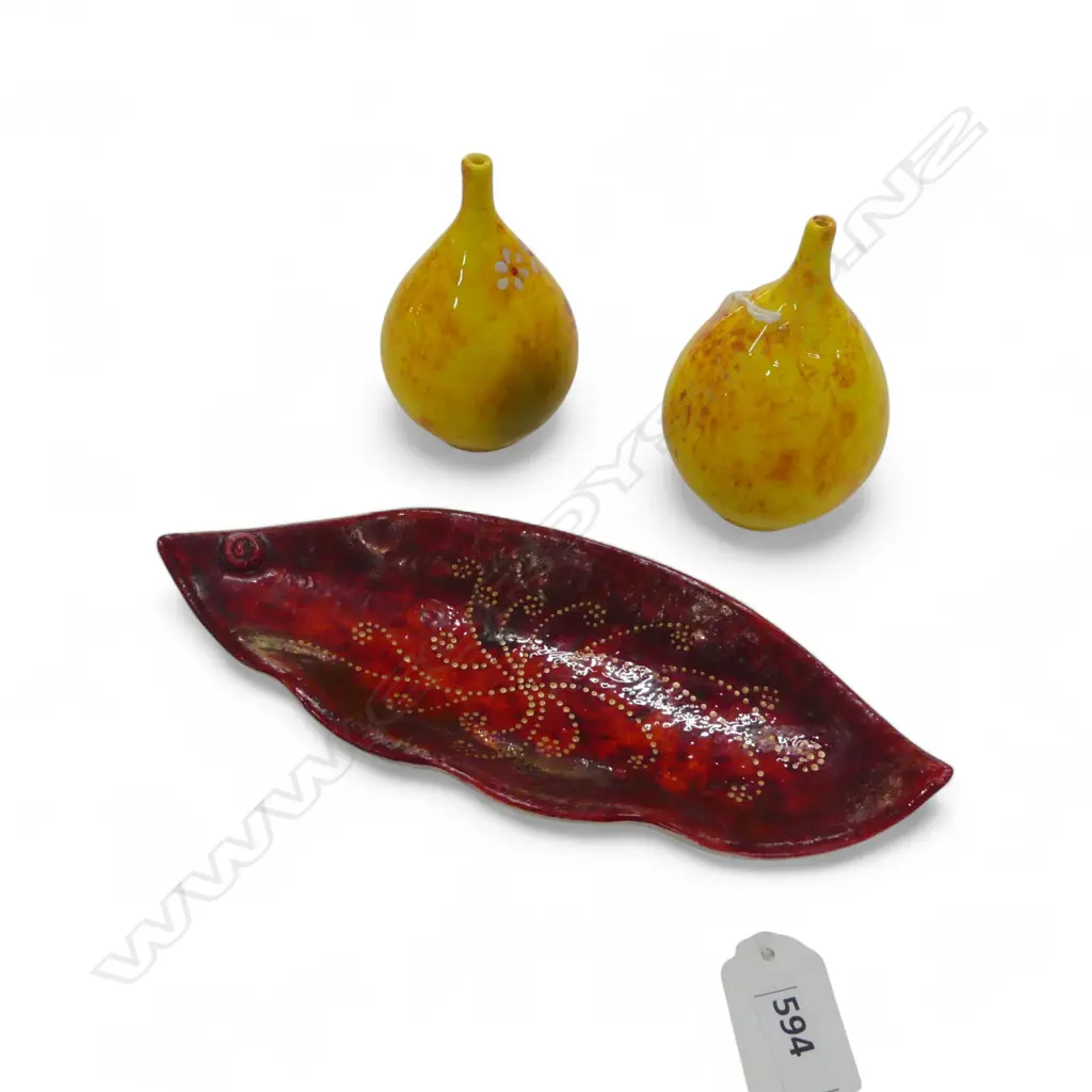 2 KEUM SUN LEE SML YELLOW VASES & RED DISH, H.10mm, L.200mm Image 1++