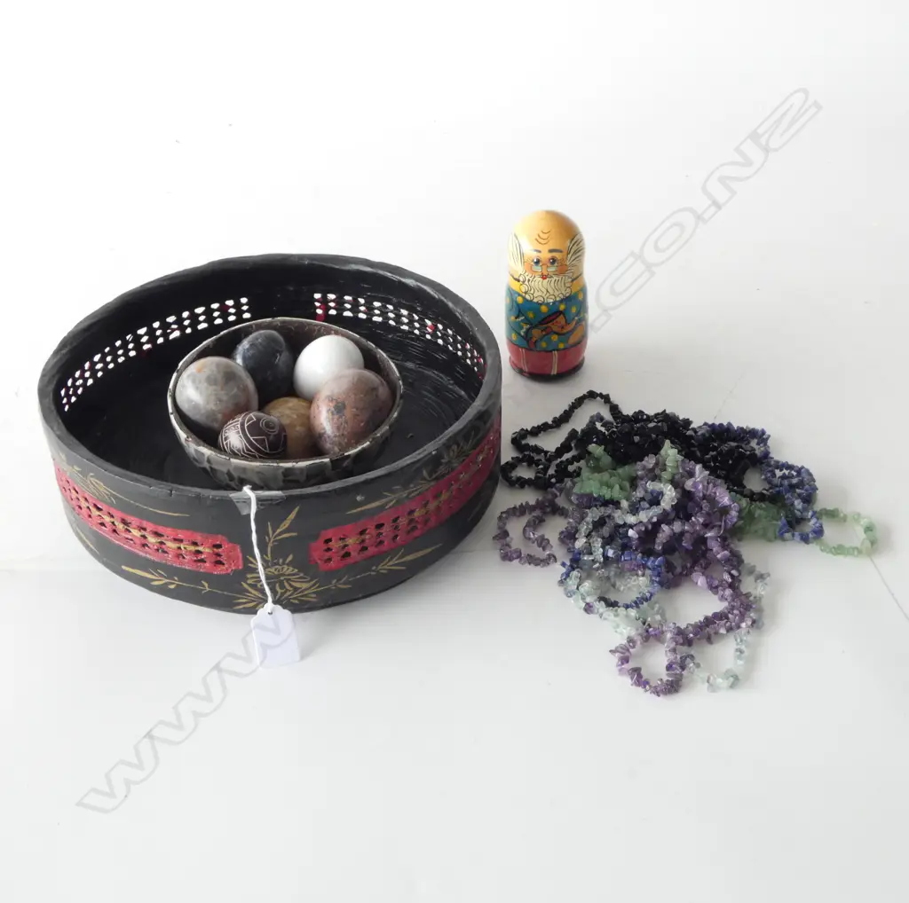 6 AGATE EGGS, BOWL & DISH 295mm dia, 9 GEMSTONE NECKLACES, 5 LAYER RUSSIAN DOLL Image 1++