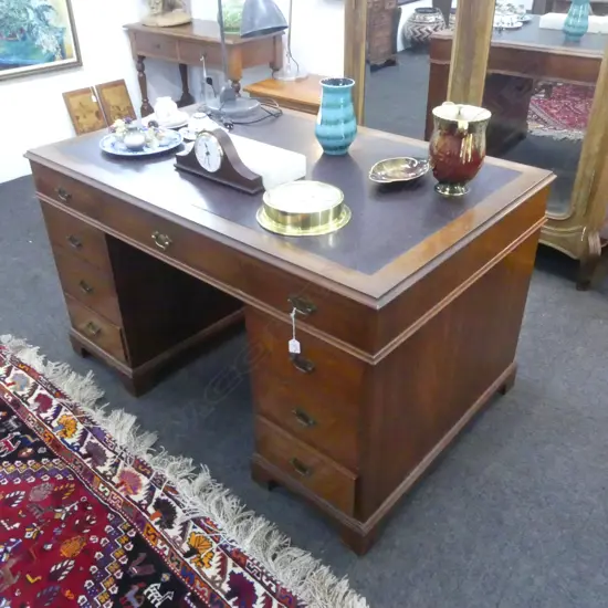 MAHOGANY TWIN PEDESTAL DESK, LEATHER TOP 1325x860x770mm