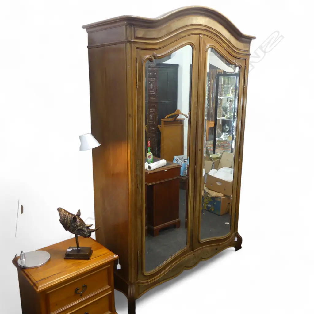 20thC CONTINENTAL ARMOIRE WARDROBE 1380x550x2220mm Image 1++