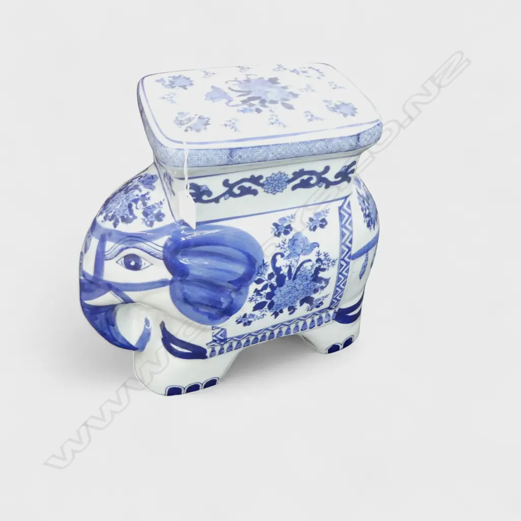 B/W ELEPHANT GARDEN STOOL H.360mm Image 1++