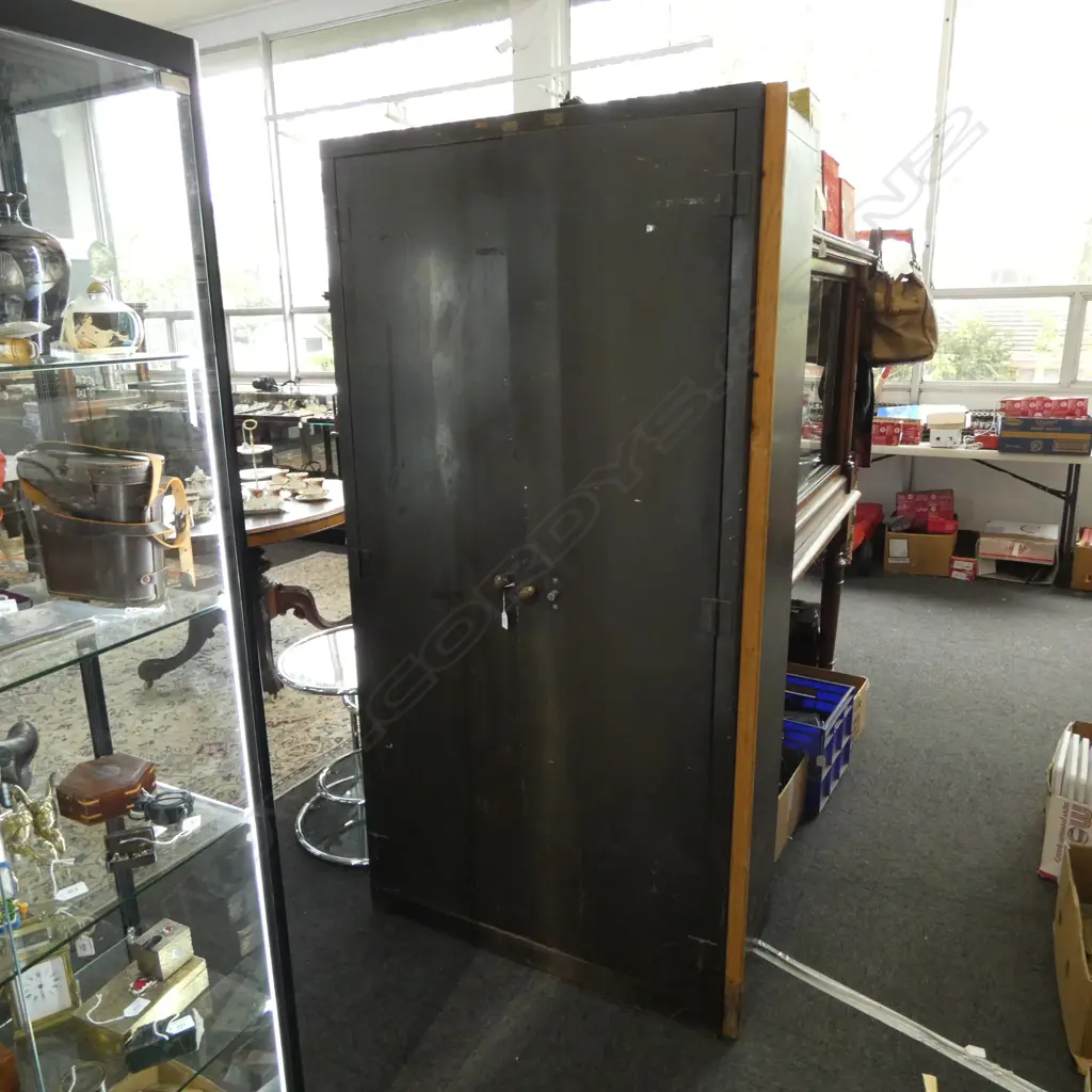 LG VINTAGE AMERICAN INDUSTRIAL METAL CABINET 915x460x1830mm... Image 1++