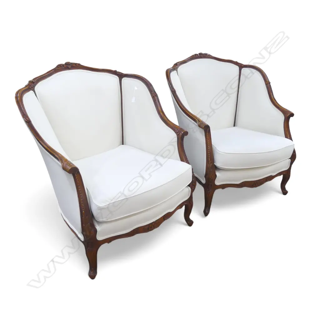 PR BERGERE ARMCHAIRS IN WHITE LINEN 750x900x940mm Image 1++
