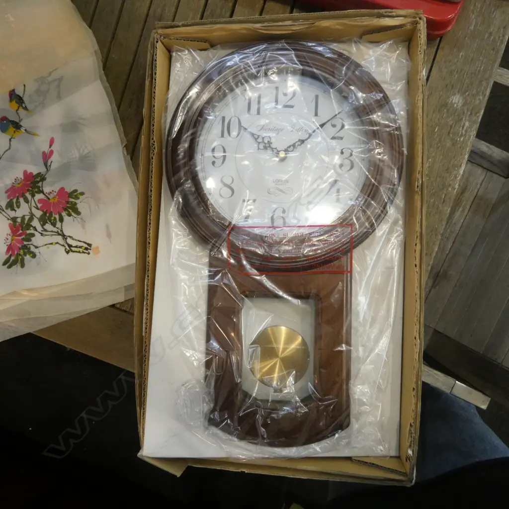 LORUS QUARTZ 'HERITAGE GALLERY' WALL CLOCK H.520mm, BOXED Image 1++