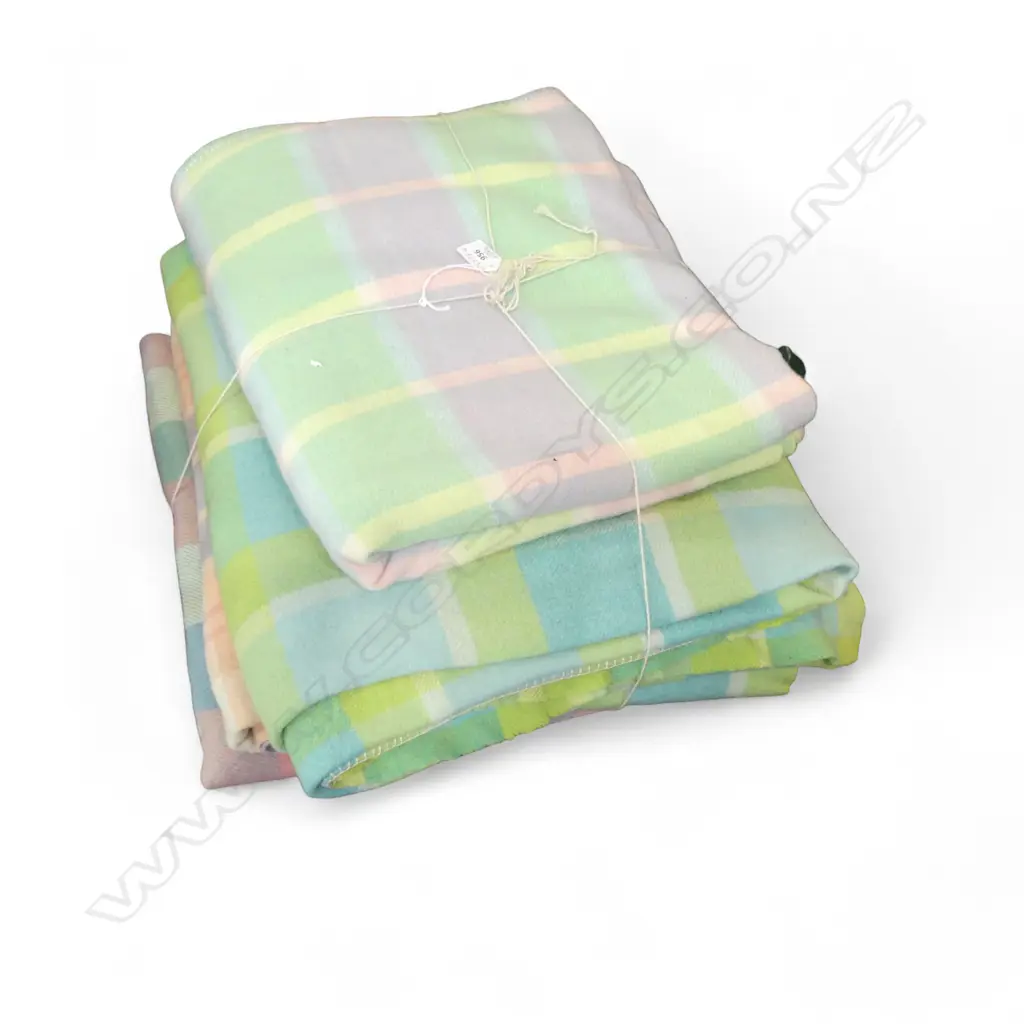 4 NZ WOOL BLANKETS Image 1++