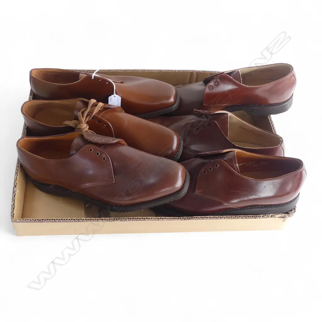 3 PRS DEADSTOCK MENS MONARCH SHOES, SIZE 9 1/2 Image 1++